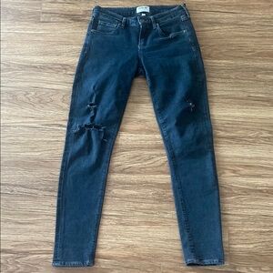 AGOLDE Dark skinny stretch distressed jeans size 26 mid rise. Busted knee